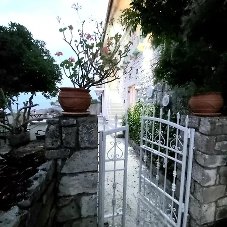 Apartment Charming House With Stunning View Arvanitakeika