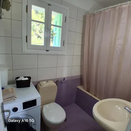 Charming House With Stunning View Arvanitakeika