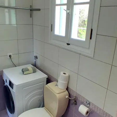 Charming House With Stunning View Arvanitakeika